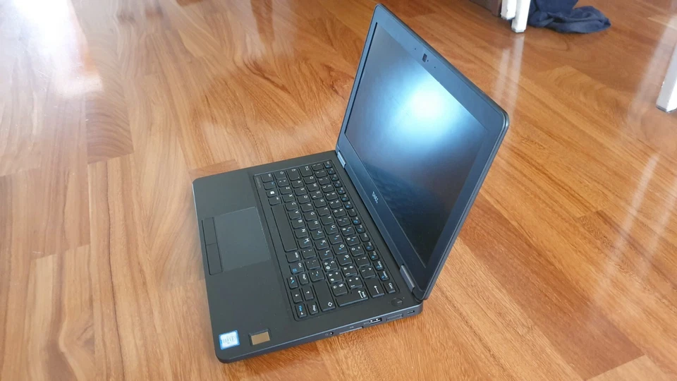 Dell Latitude E5270 · i5-6300U · 8GB · 256GB, foto 2 di 4