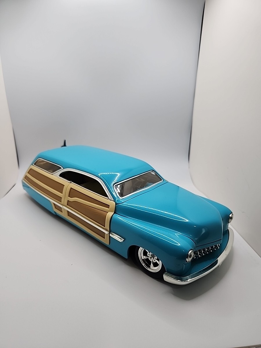 新品　1/18 マ—キュリ—1950 custom Woodie HOT WHEELS 1950 CUSTOMIZED MERC WOODIE 1/18 SCALE with