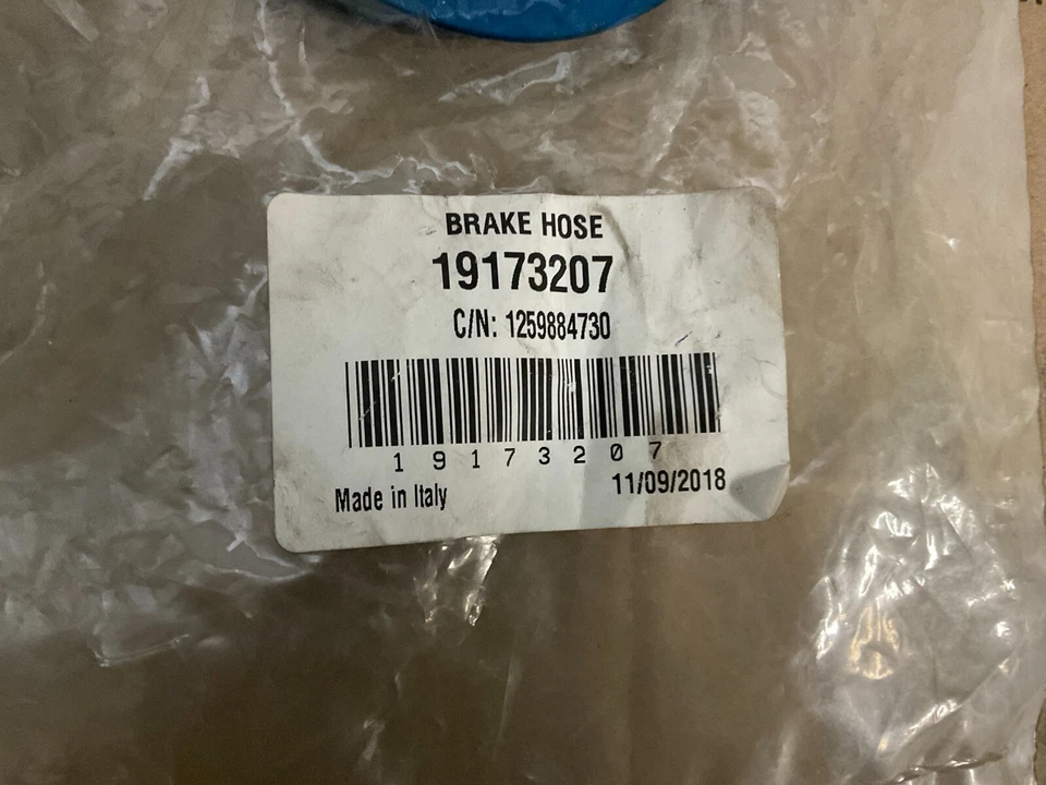 Grumman LLV/Chevrolet S10 - Manguera de freno delantera - P/N #19173207 Foto 2 de 3