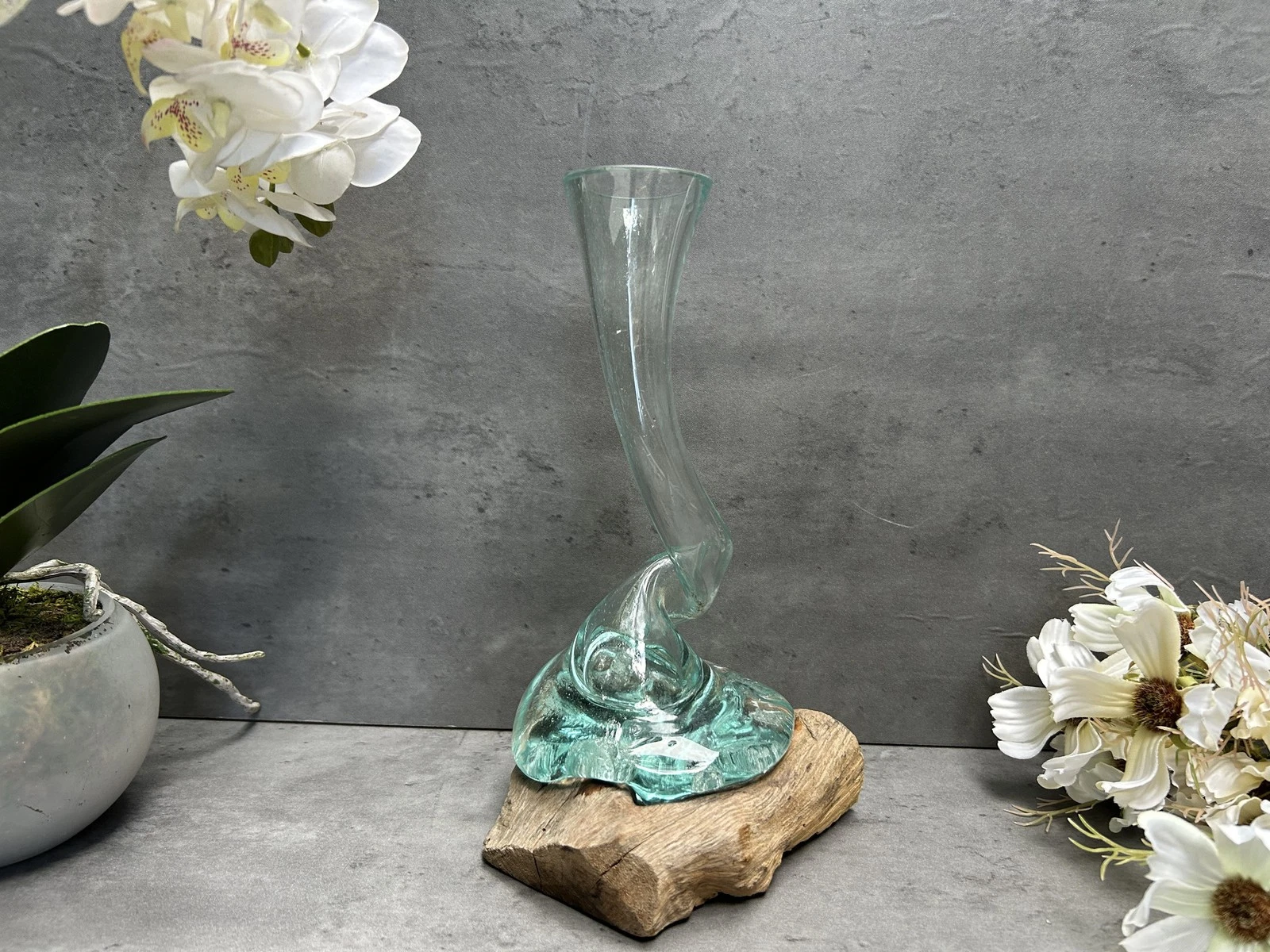 Molten Glass Stem Vase Gamal Root Wood Base Stand Rustic Flower Vase Decor 24cm
Opens in a new windo