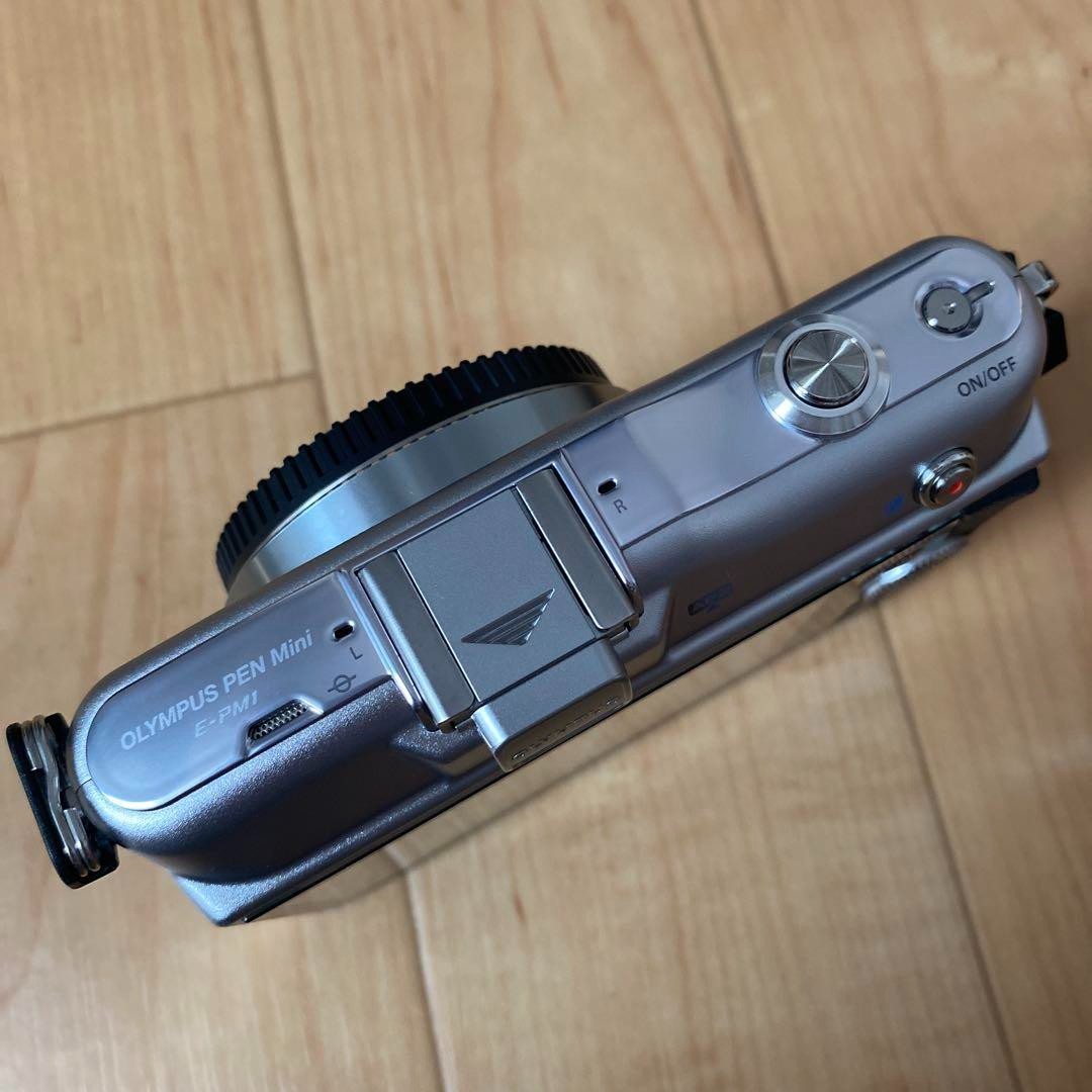 Olympus PEN mini E-PM1 Silver Body + 14-42mm, 17mm Twin Lens Kit w