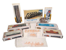 Bachmann HO Scale Electric Train Set 11 Piece Track Bridge Power Pack Engine Car