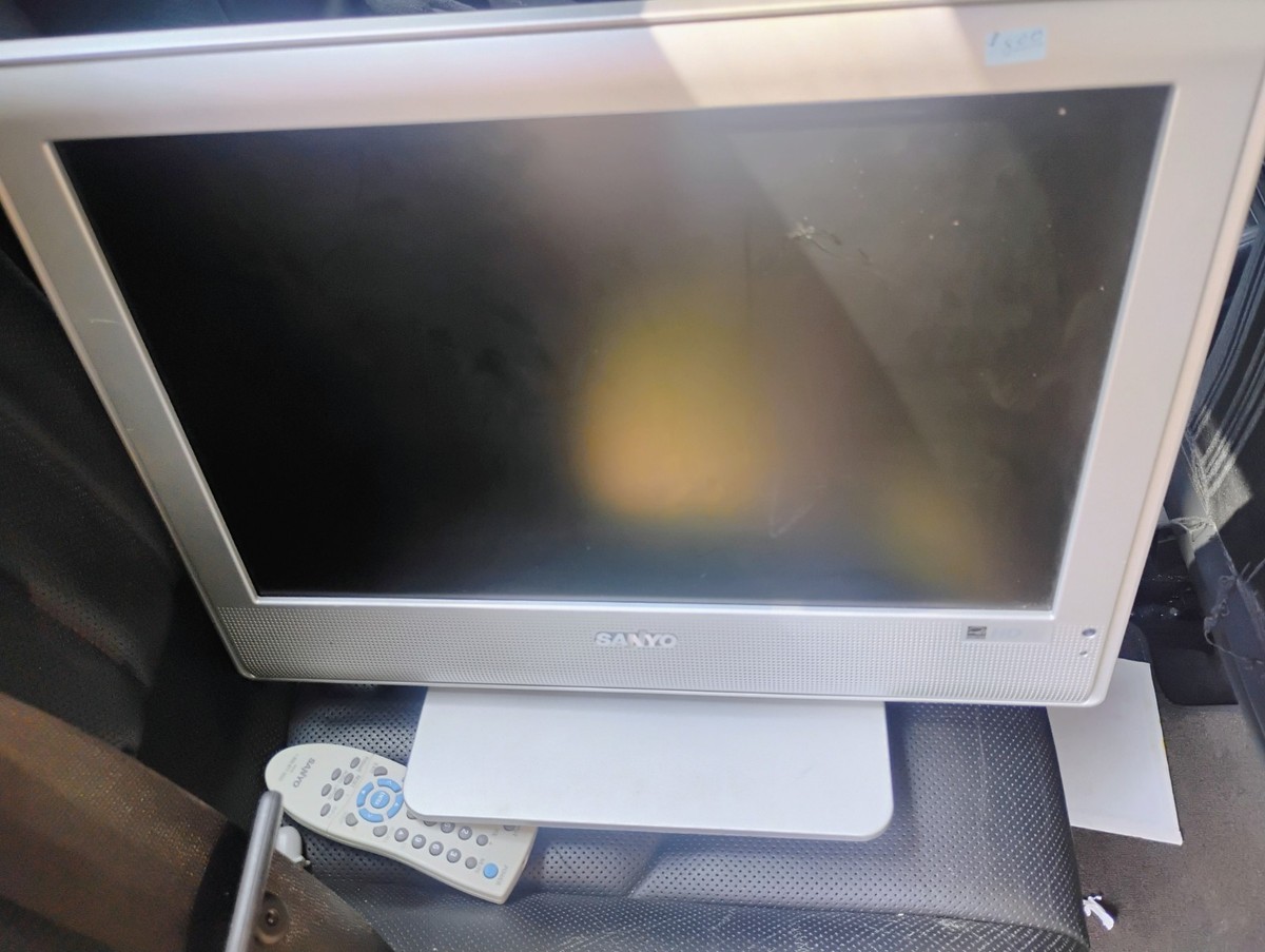 Sanyo Flat Screen 2007 DP19647 HDTV Gaming 19