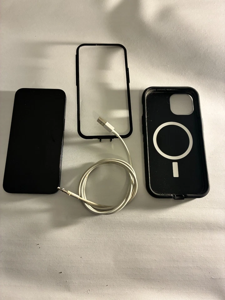 Apple iPhone 13, 128GB, black - No SIM restrictions - Used Very Good - Image 4 of 4