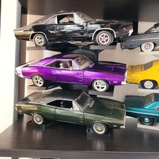 1:18 Scale Car Models Stand – Holds 3 Cars (Black, No Lighting)