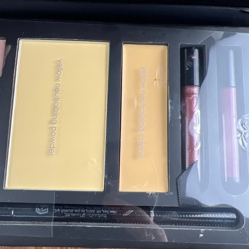 Paleta Your Best Friend: sombras de ojos, rubores iluminadores y maquillaje laca labial Foto 4 de 4