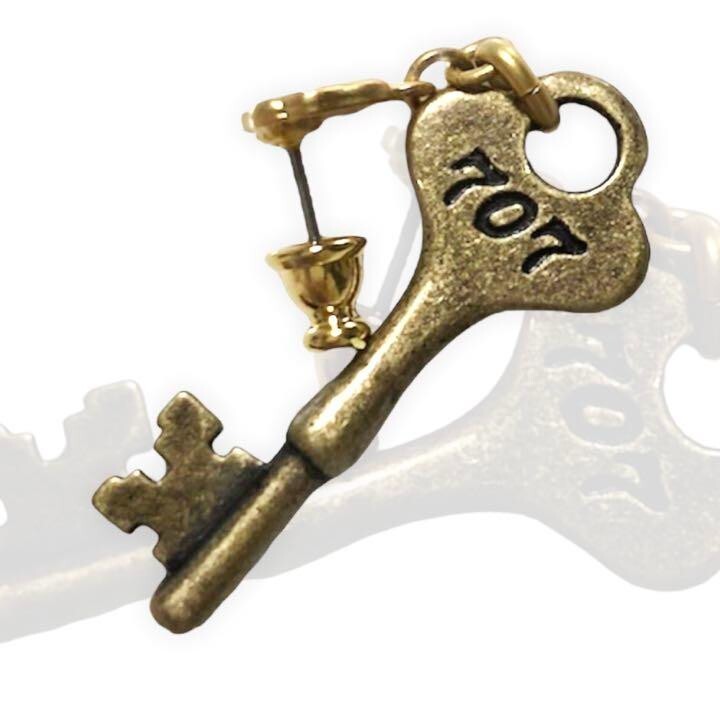 数量限定 707号室(ナナマルナナ) 古鍵ペア 金属 刻印 アンティークキー Ai Yazawa Exhibition NANA Q-pot. key to room 707 Pierce