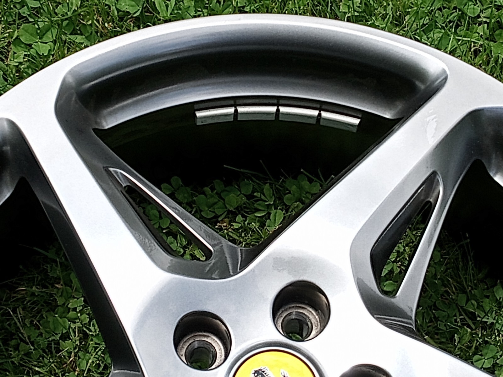Ferrari 458 Italia Spider Front Rim Wheel_282332_282334_8.5X20_GENUINE