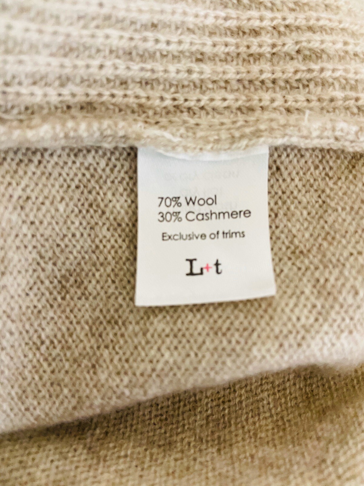 Label + thread Size Medium Wool Cashmere Sweater … - image 6