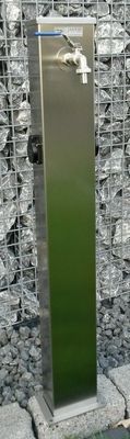 Energie- u. Wasserzapfstelle, Wassersäule mit 2 Stecker, 1/2'' - 3/4'' Edelstahl.