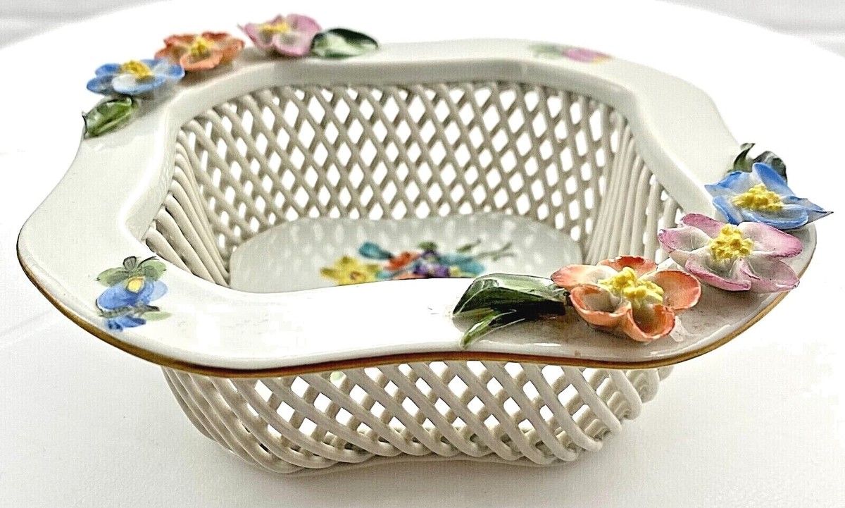SEVEN HEREND HUNGARY HAND PAINTED FLORAL PORCELAIN LEAF TRINKET