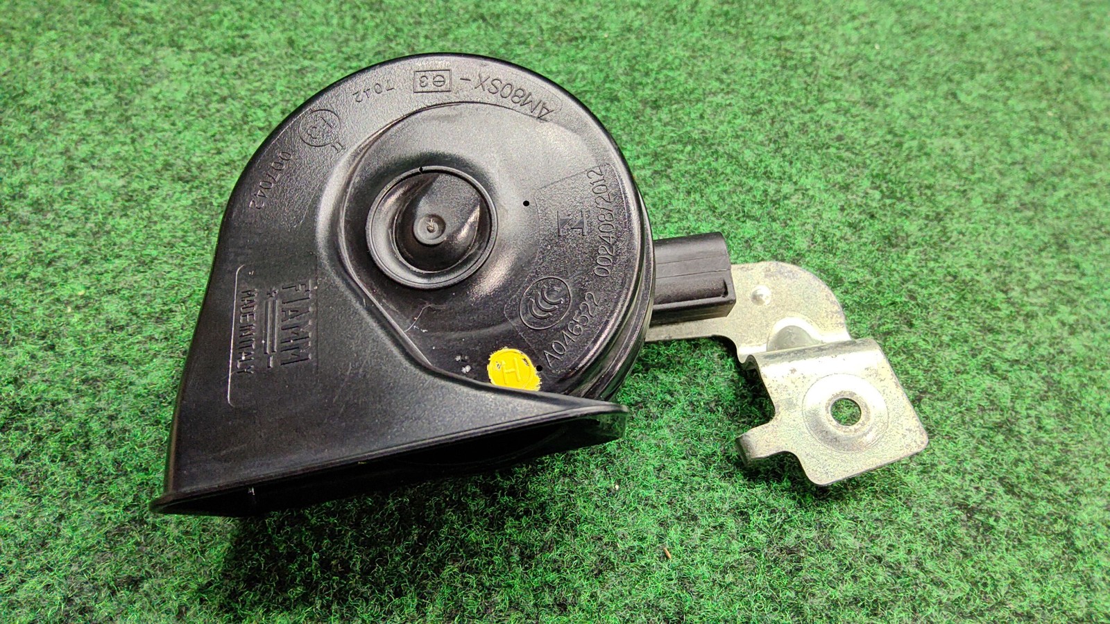 2019-2022 Bmw 330i High Pitch / Tone Horn Oem 61337492205
