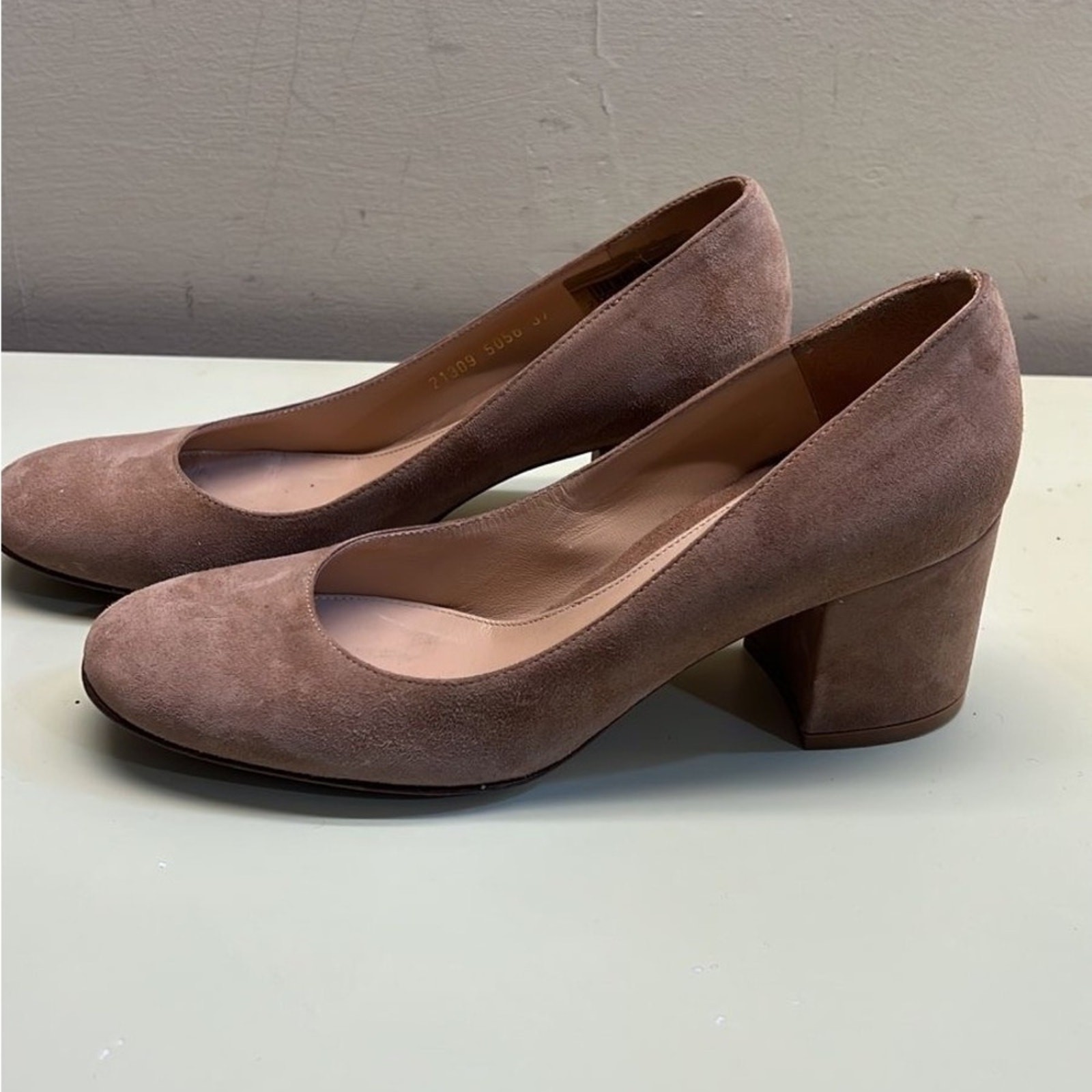 Gianvito Rossi Tan Suede Heels Made in Italy Elegant heels EU 37 Excellent image 2