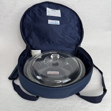 Borsa Pyrex Portatile Blu con Vetro Pyrex Trasparente Rigato 2QT Piatto e Coperchio Cinghia