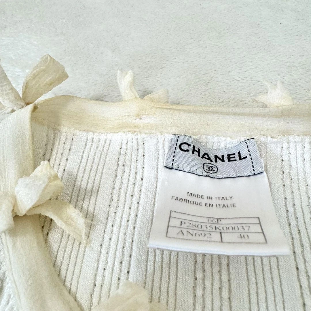 Maglia CHANEL marchio Coco bianca giacca senza colletto nastro raso 40