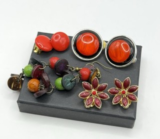 Modeschmuck Ohrringe & Ohrclips Konvolut bunt rot mehrfarbig Vintage Set