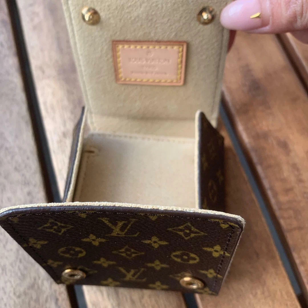 square louis vuitton case