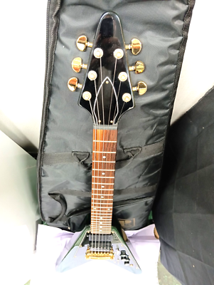 GrassRoots ミニエレキ　フライングV スピーカー内蔵 Grassroots Mini Flying V Green Electric Guitar with Built-in Amp