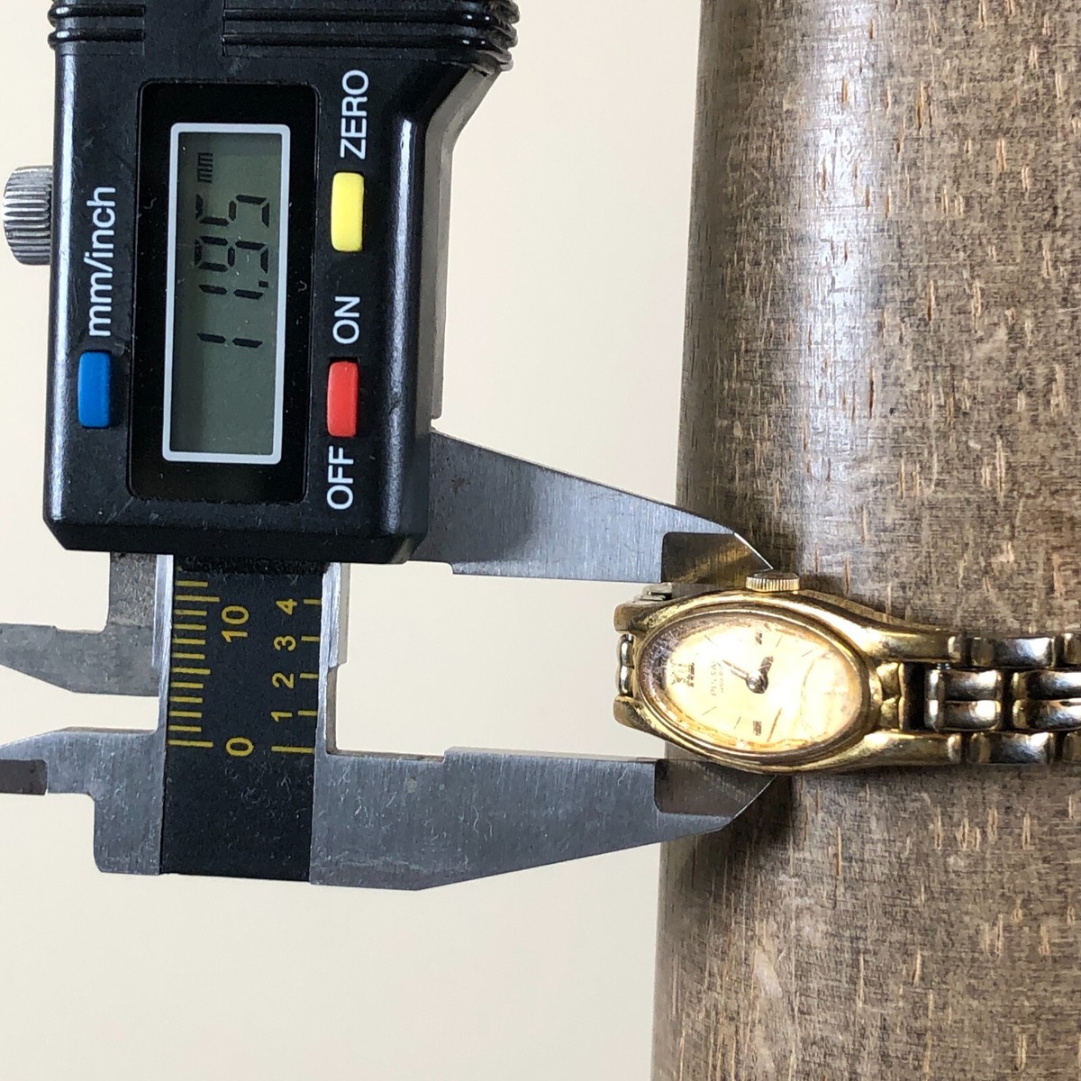 Vintage Pulsar Women V220-6190 Dress Gold Tone Oval Quartz  display picture 2