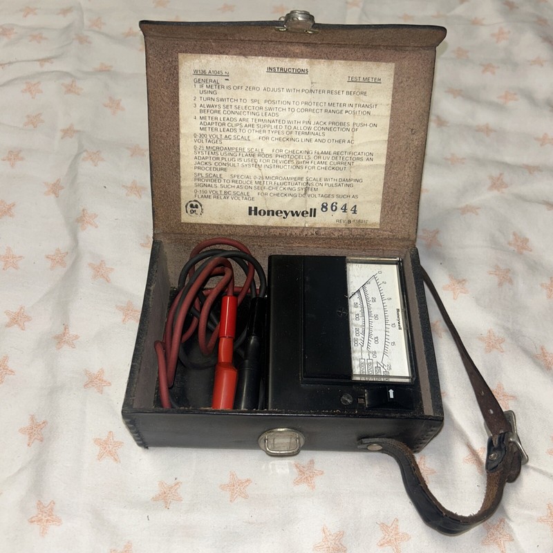 Honeywell Test Multi Meter A1045 Model W136A VTG  W/ Leather Case