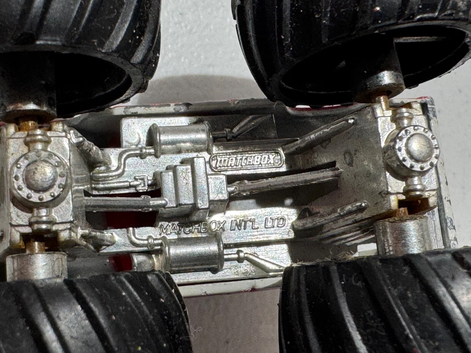 De colección 1985 Matchbox *FLY-N-HI SUPER CHARGERS* Monster Truck Diecast Foto 3 de 4