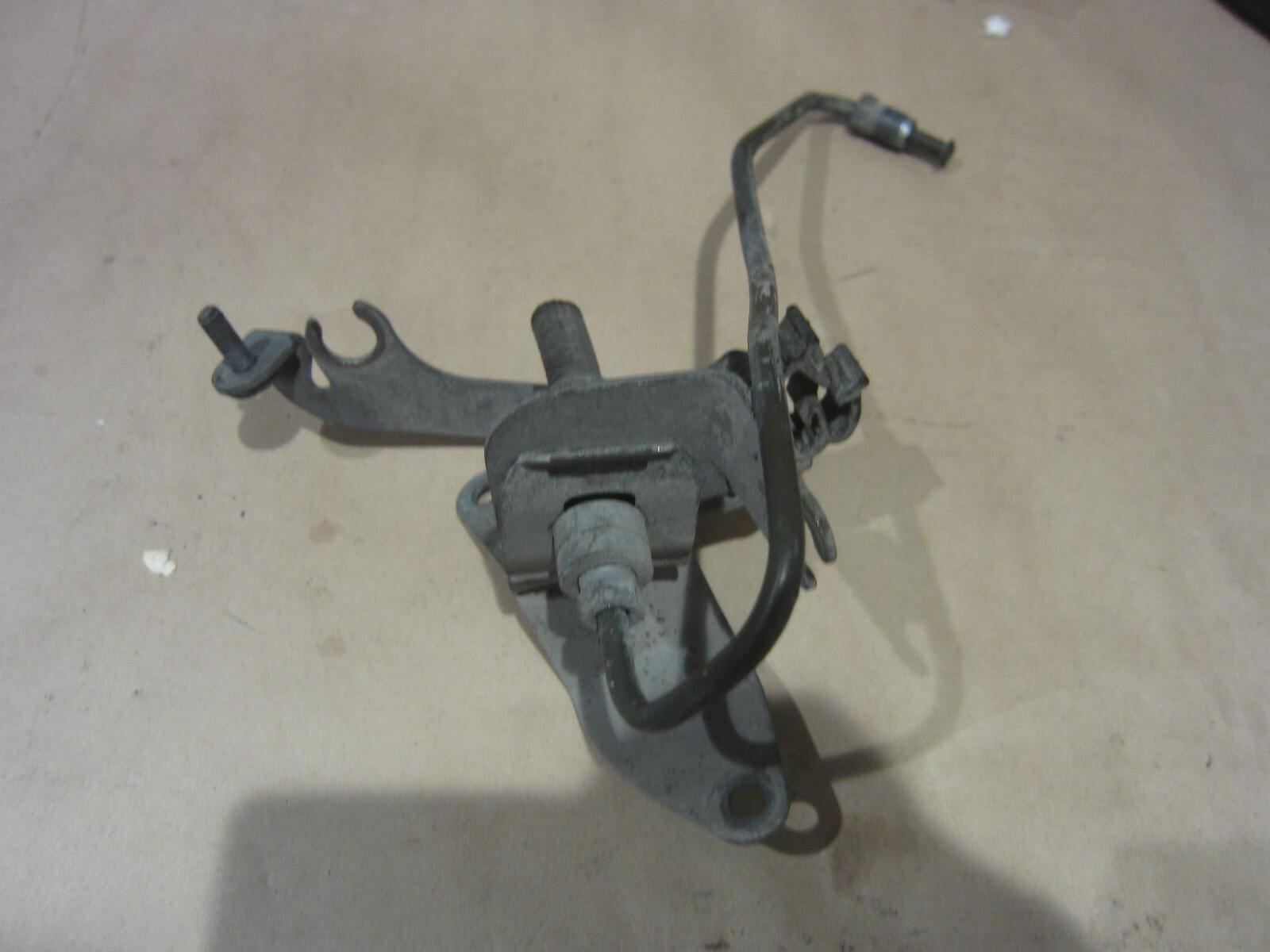 Ferrari  California - RH Front Brake Pipe And Bracket - P/N  251085 - 252372
