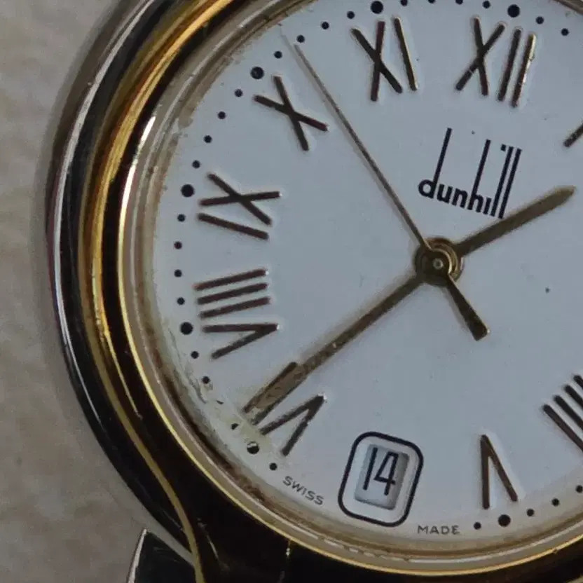 Dunhill Men's Gold-Tone Luxury Watch Swiss Made image 3