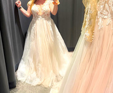 Ivory A-Line Tulle Wedding Dress V-Neck Cap Sleeve Full-Length Lace Beading