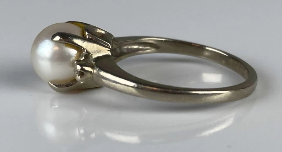 10K White Gold Peal and Diamond Ring Total weight 2.3g, Size 4 - Image 3 of 4