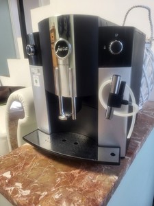 Jura IMPRESSA C65 Platinum 16 Tassen Kaffeevollautomat