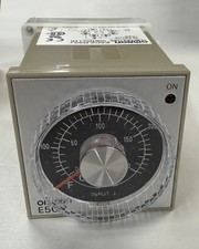 Omron E5C2 - R20J Temperature Controller 3A 2...