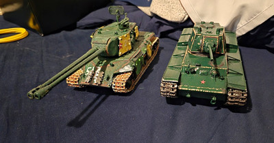 1/35 Kit-Bash KV-220-2, Kit-Bash Varyag, An Tamyia M41 Walker Bulldog