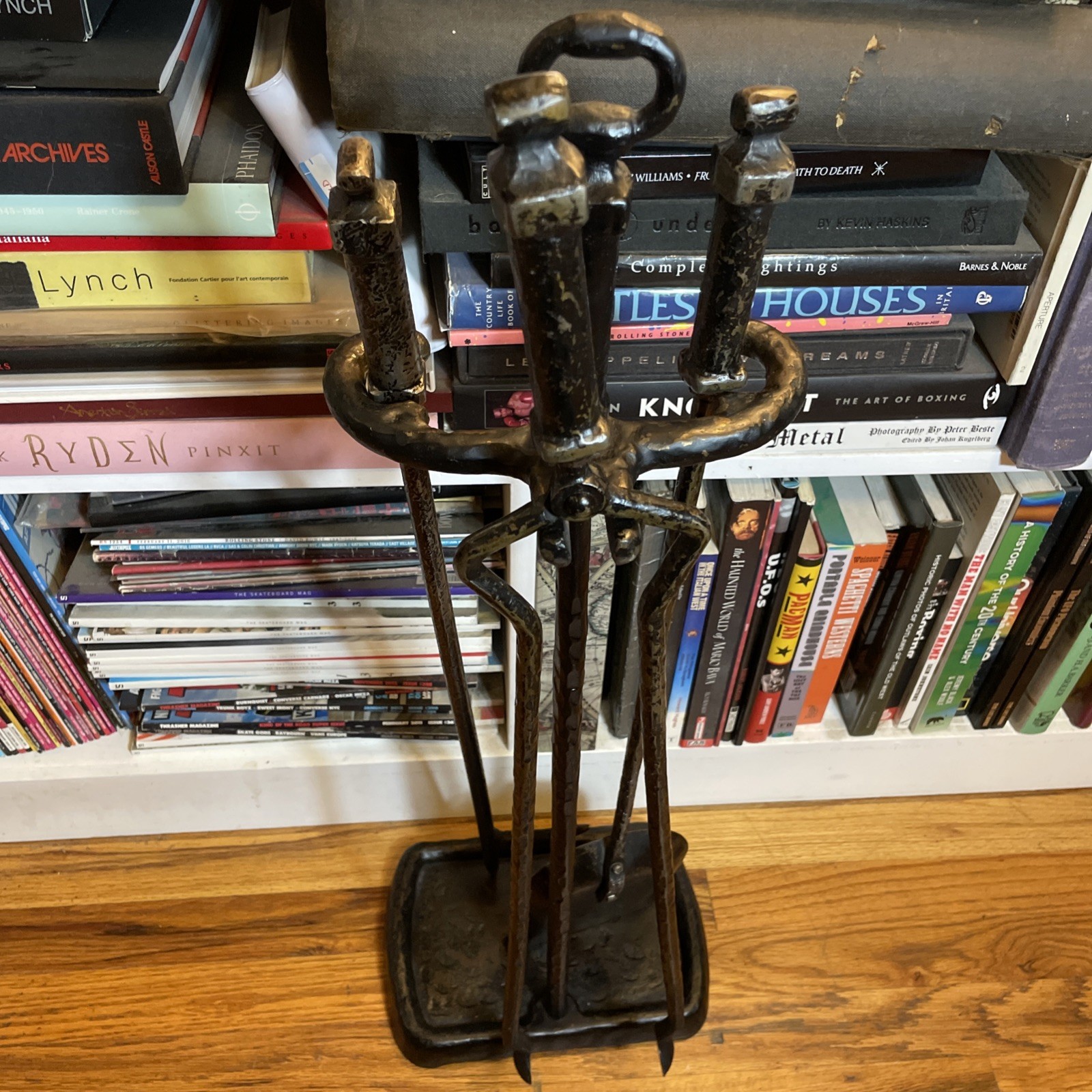 Antique CAHILL IRON Arts Crafts Hand Forged Hammered Fireplace Tool Set + Stand