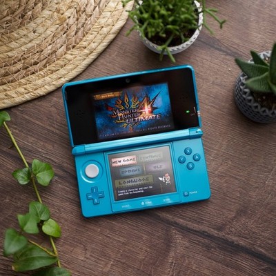 Nintendo 3DS Monster Hunter 4 Limited Edition Blue w/ 64GB SD