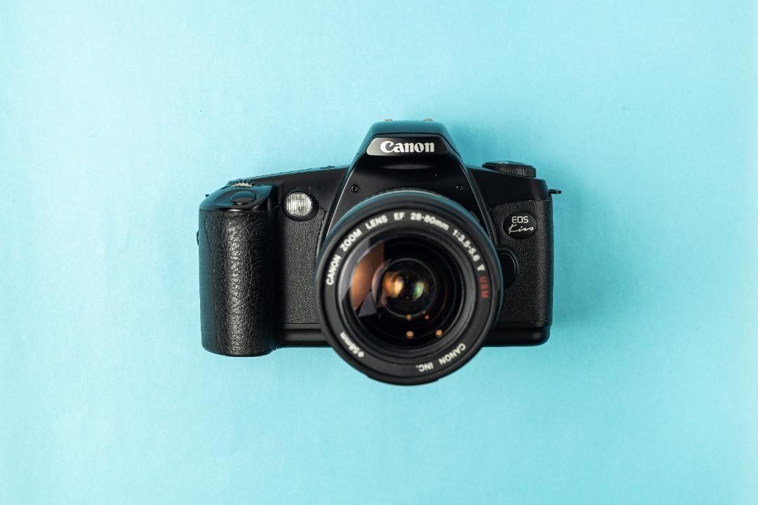 Canon EOS Kiss Film Camera w/ EF 28-80mm f/3.5-5.6 USM Lens