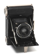  Zeiss Ikon IKONTA 520/18 folding camera w. Novar Anastigmat 4.5/5cm