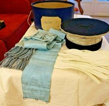 toque de magistrat avec echarpe et gants