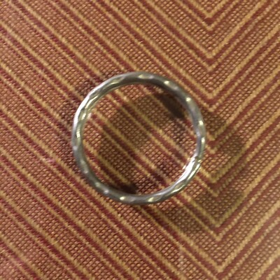 compression key ring, 1.25 inches diameter crimped design, used/loose, easy use
