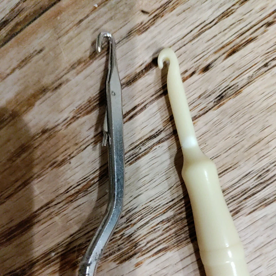 Rug Hooking Tools Rug Hooks  Lot 2 Primitive Latch Boye  - Image 3 of 4