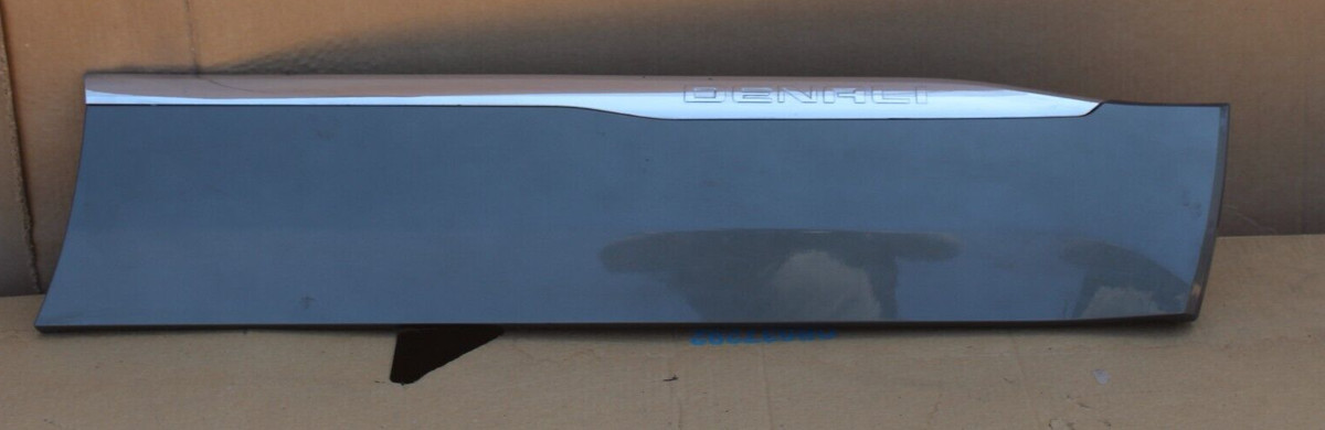 2017-2020 GMC Acadia Denali Right Passenger Side Front LWR Door 