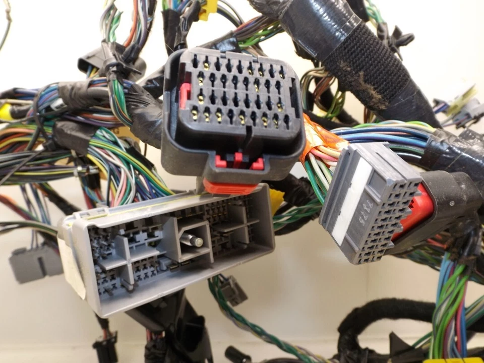 Arnés de cableado para tablero de instrumentos Chrysler Pacifica 2004-2008 usado OEM P68031090AA Foto 2 de 4