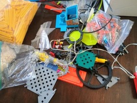 Huge K&rsquo;nex Knex Lot Roller Coaster 1000s OF PIECES 22lbs