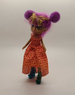 Vibe Girls Emma Kindness Pink Blue Hair Top Skirt Doll Replacement Jay  Play - Main Image