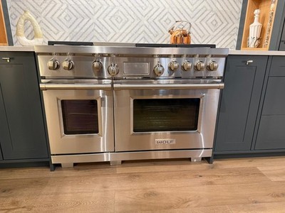 Wolf  48 inch Stainless Steel 6 Burner Freestanding Natural Gas Range