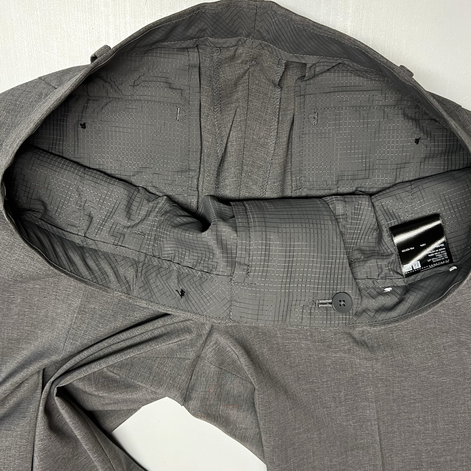 NWOT Uniqlo DRY Men Slim Fit Tapered Pleated Lightweight Tech Pants 32 X 34 Gray thumbnail 9