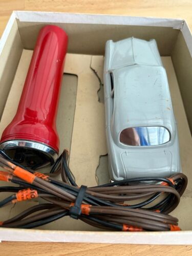 Vintage 1949 FORD Custom 4 DOOR 1/25 scale REMOTE CONTROL PROMO MODEL BY AMT - Picture 4 of 23