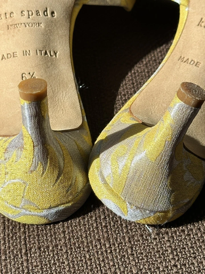 "Zapatos Kate Spade New York 6 1/2B Estampado Dorado/Plateado Mules 2"" Tacones Estampado Floral" Foto 3 de 4