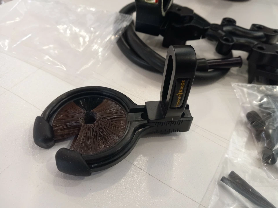 Trophy Ridge Punisher Bow Sight with Accessories 3 Pin with Hardware & Extras - Image 3 of 4