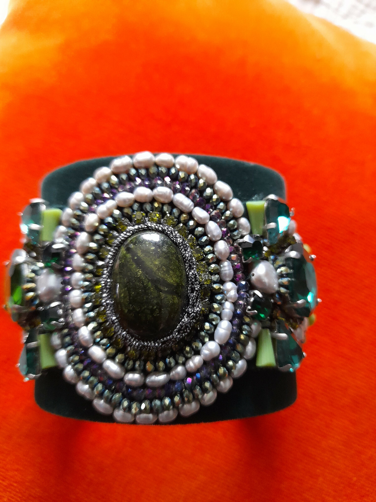 Bracelet manchette luxe en velours vert ISABEL GARCIA aux pierres éclatantes