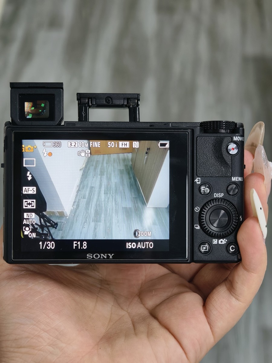 Sony DSC-RX100 III RX100M3 Digital Camera 20.1 MP SLR Built-in